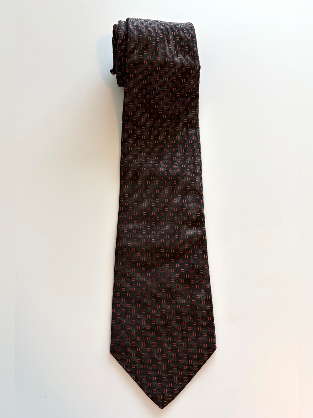 Ferrara Italy 100% Silk Black Red Pattern Tie